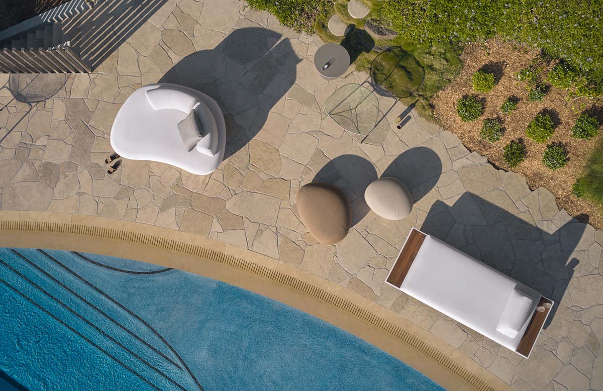 Outdoor furniture care: mould, mildew and rust