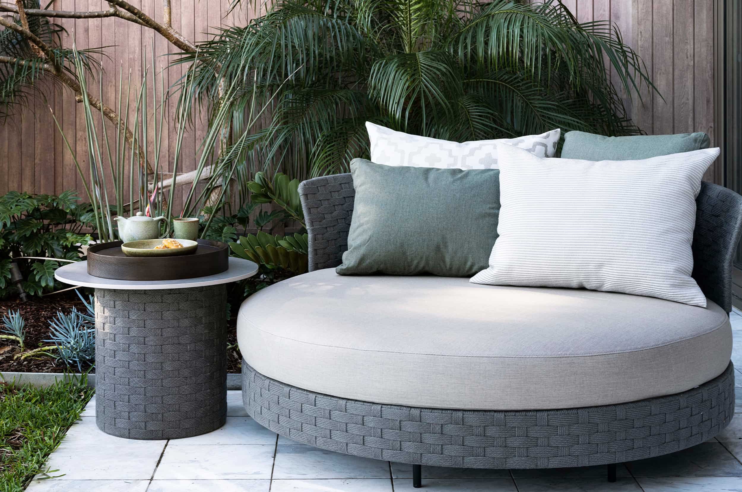 Outdoor pedestal side table shop